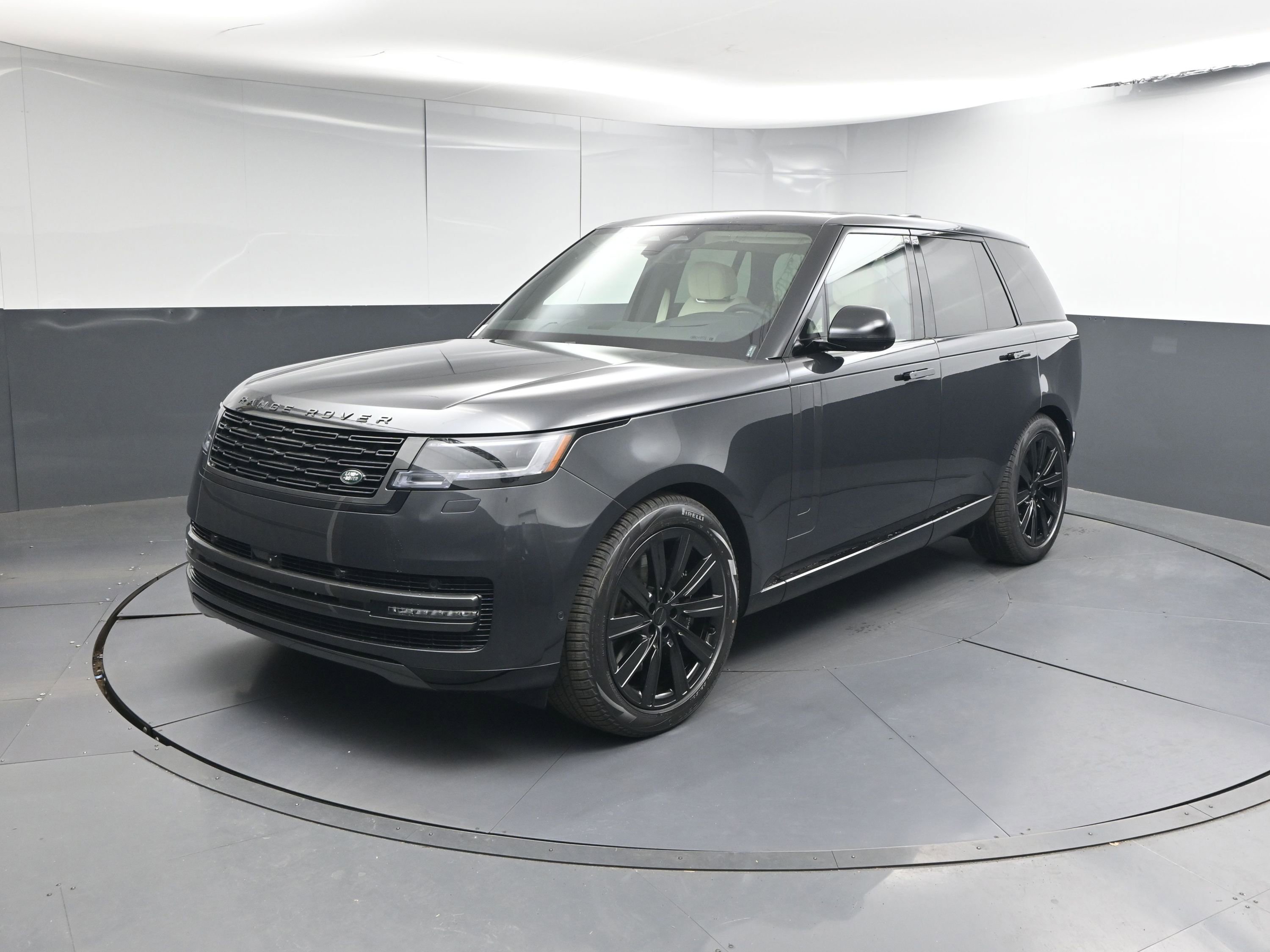 New 2026 Land Rover Range Rover SE image 2