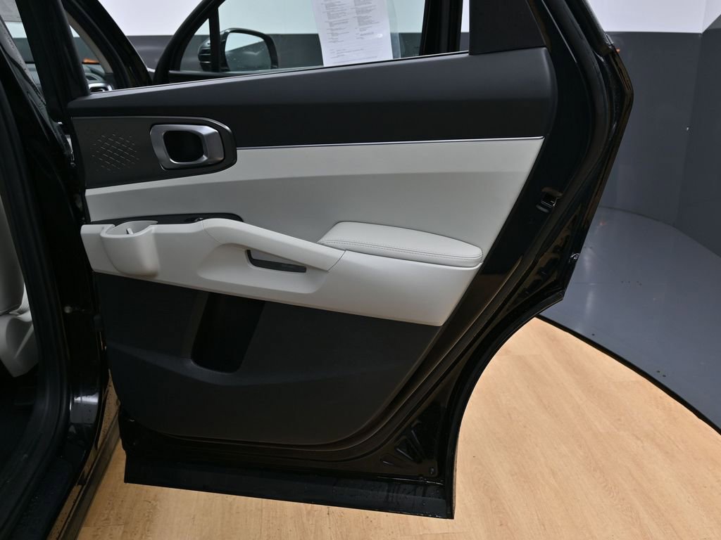 Used 2025 Kia Sorento EX w/ EX Panoramic Sunroof Package image 40