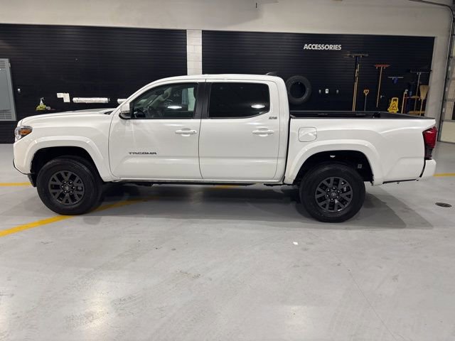 Used 2023 Toyota Tacoma SR5 w/ Technology Package image 5