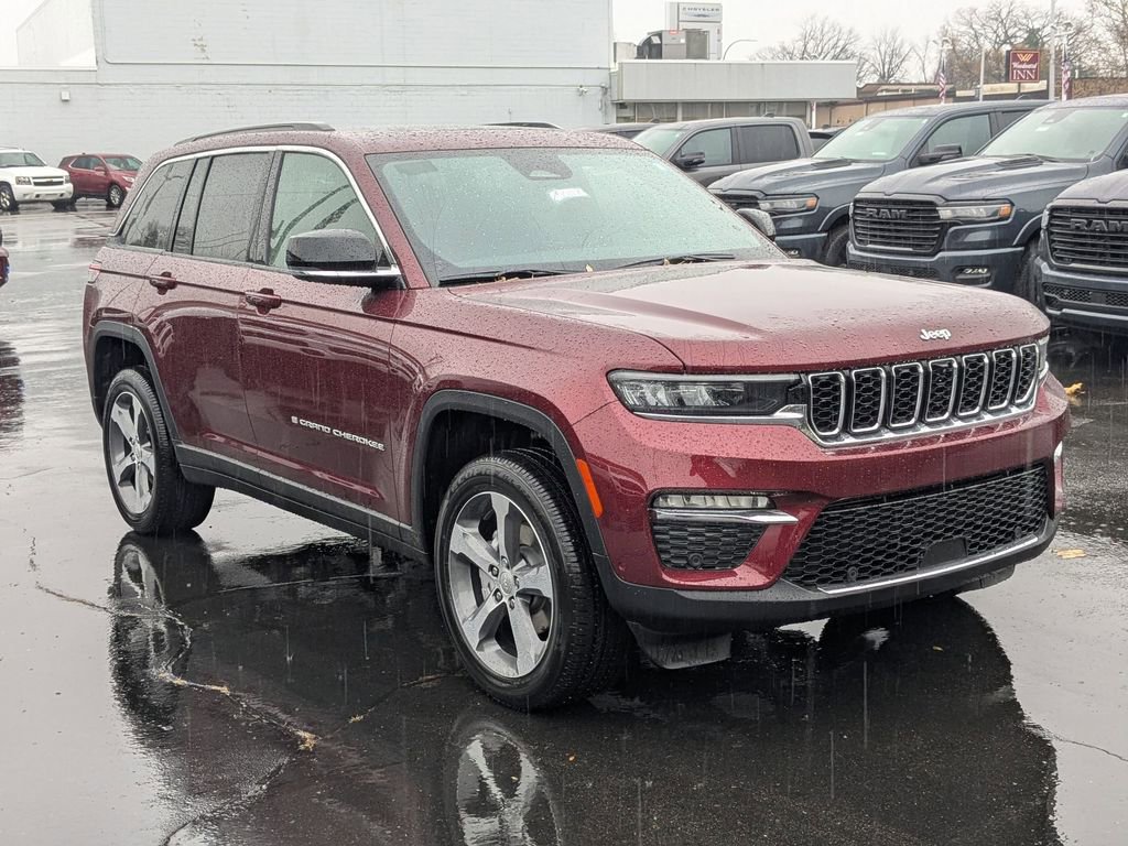 New 2025 Jeep Grand Cherokee Limited w/ Luxury Tech Group II AWD/4WD image 10