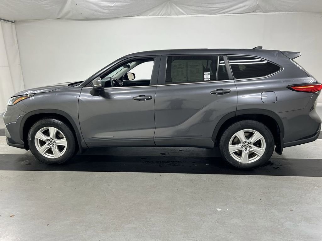 Used 2023 Toyota Highlander LE AWD/4WD image 6