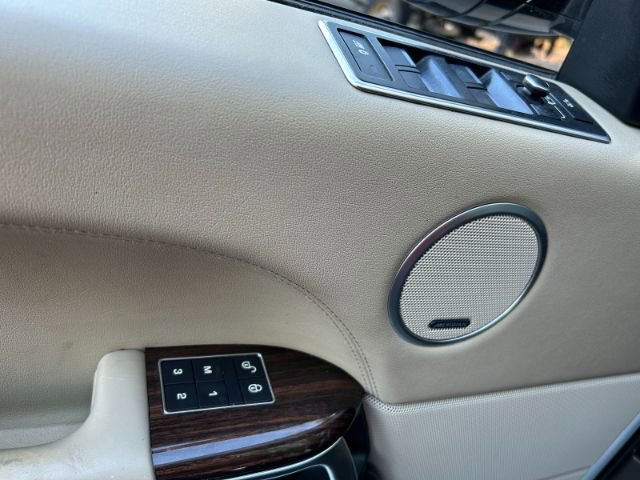 Used 2016 Land Rover Range Rover HSE image 17