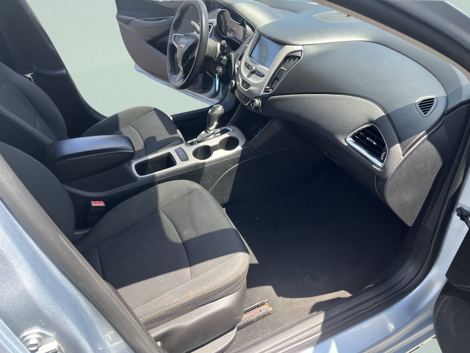 Used 2017 Chevrolet Cruze LS FWD image 14