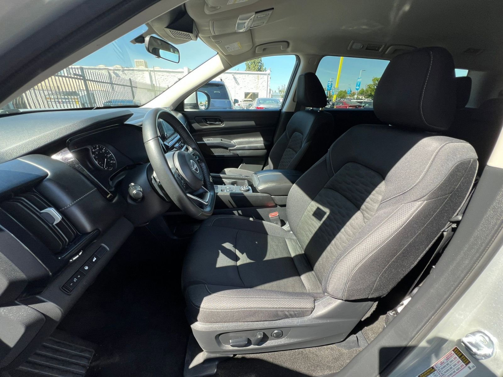 Used 2025 Nissan Pathfinder SV AWD/4WD image 38