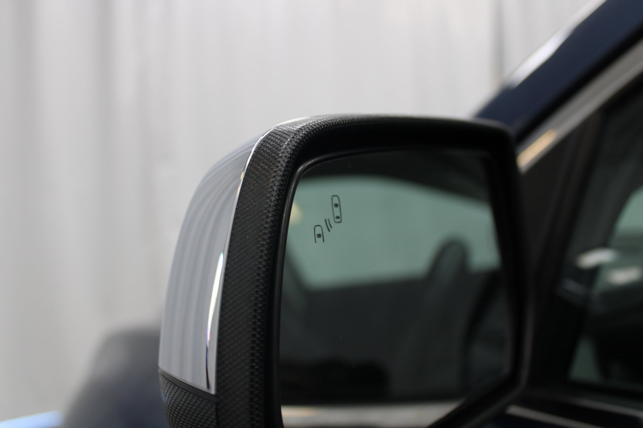 Used 2016 Chevrolet Equinox LTZ w/ Enhanced Convenience Package image 9