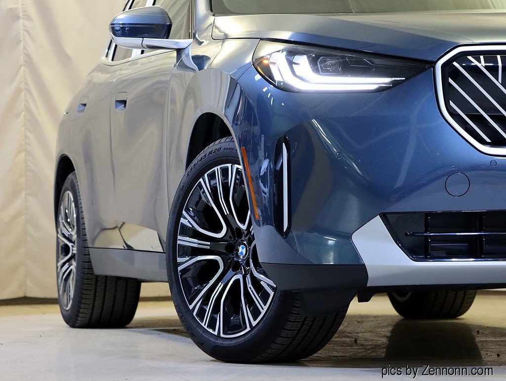 Used 2025 BMW X3 xDrive30i w/ Premium Package image 3