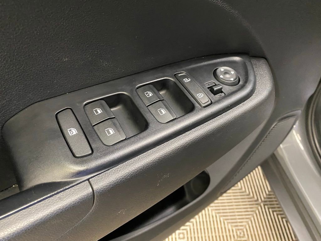 Used 2020 Hyundai Venue SEL FWD image 21