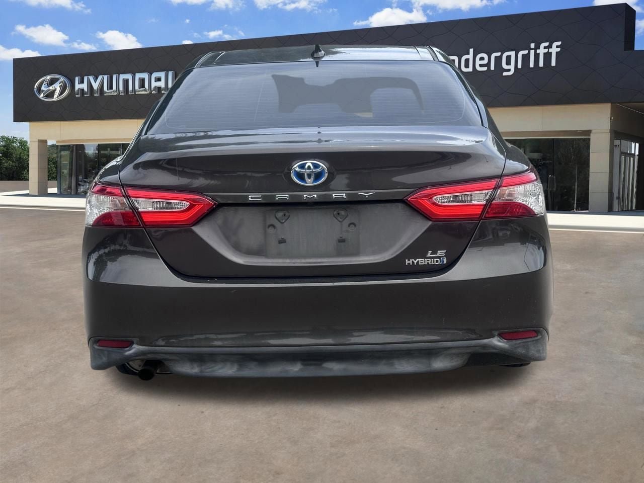 Used 2020 Toyota Camry LE FWD image 9