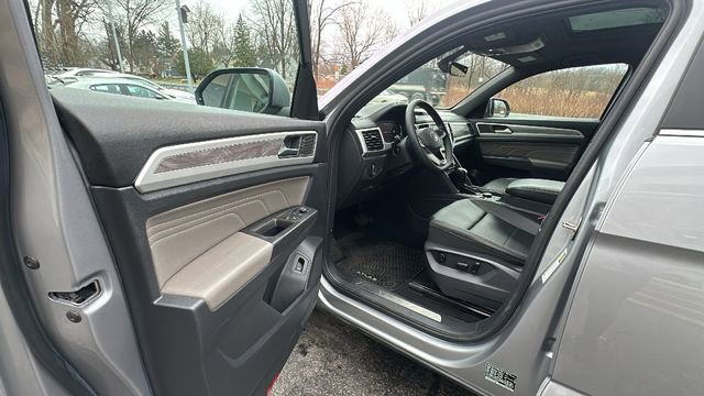 Used 2023 Volkswagen Atlas Cross Sport SE image 30