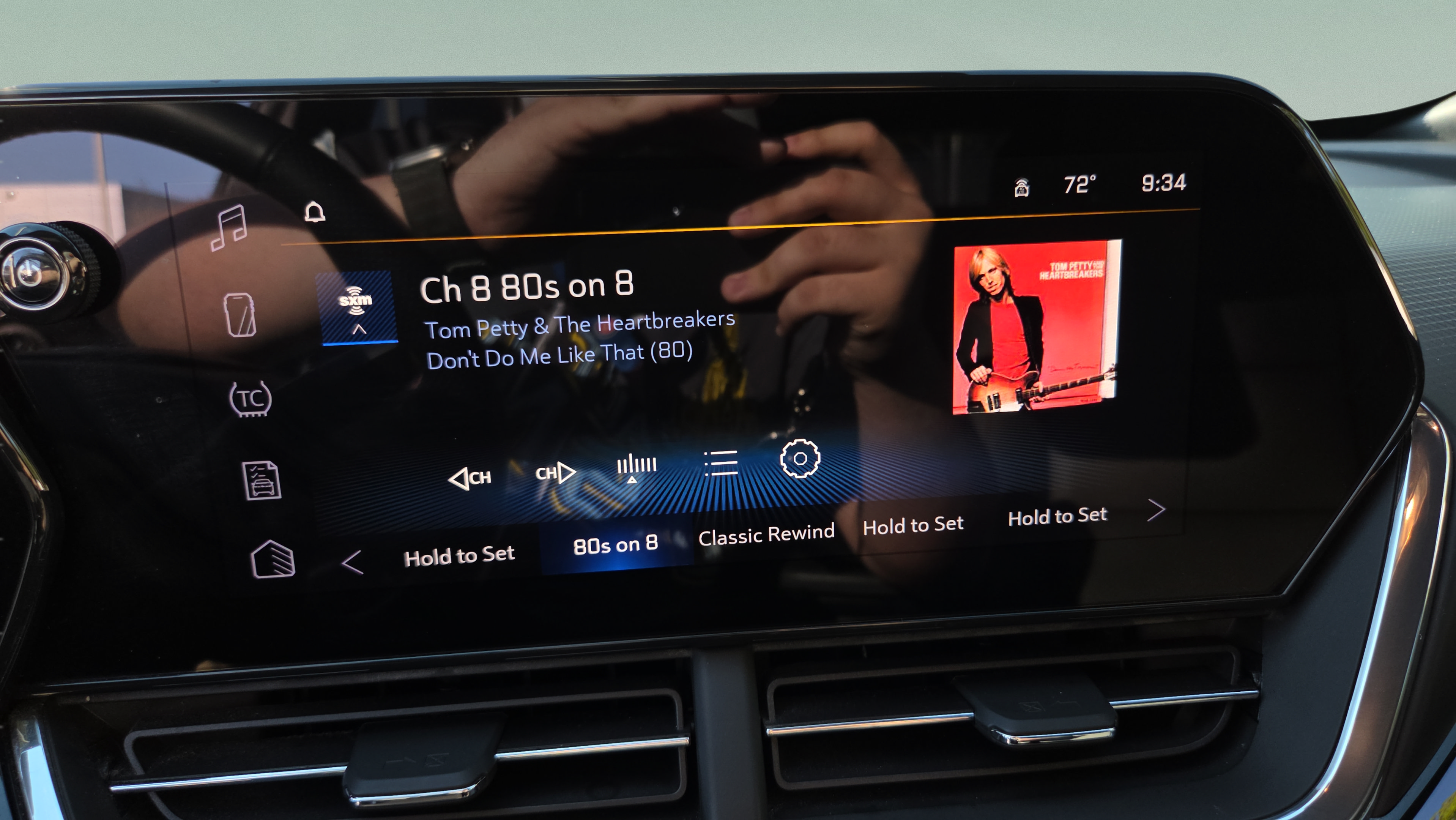 Used 2025 Chevrolet Trax RS FWD image 18