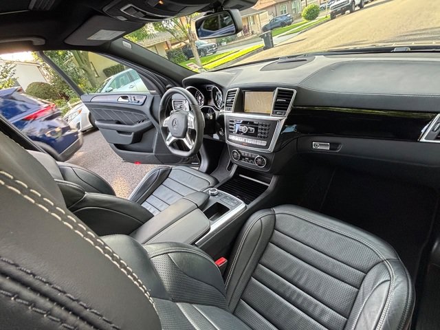Used 2012 Mercedes-Benz ML 63 AMG 4MATIC w/ AMG Performance Pkg image 40