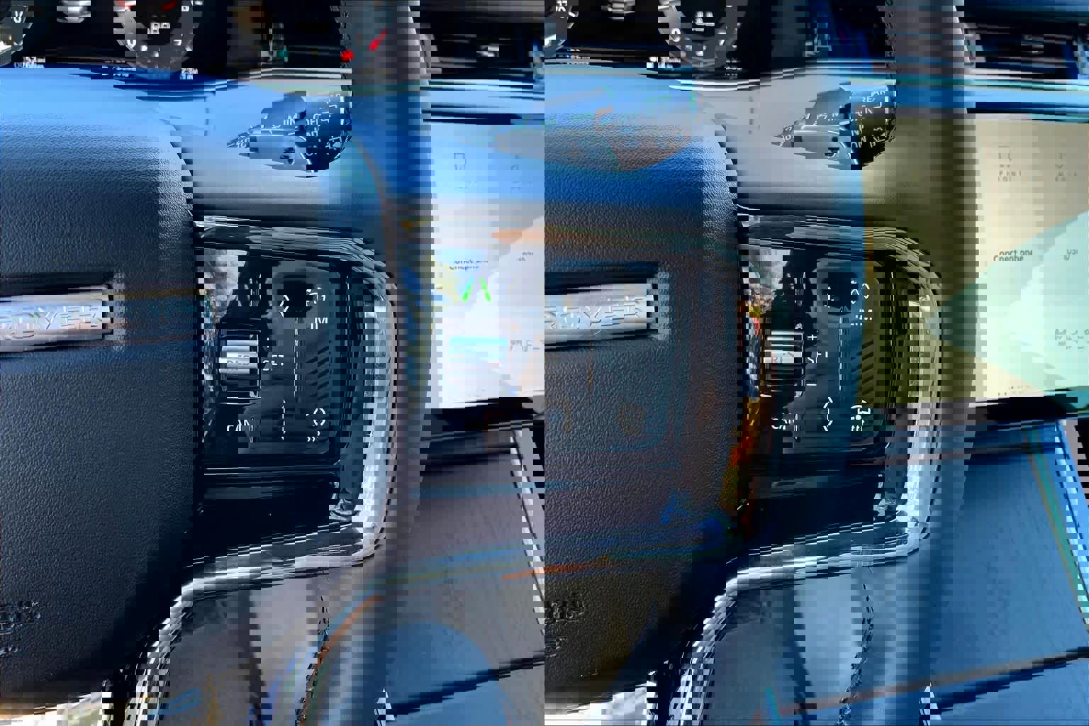 Used 2026 Land Rover Range Rover Evoque S AWD/4WD image 23