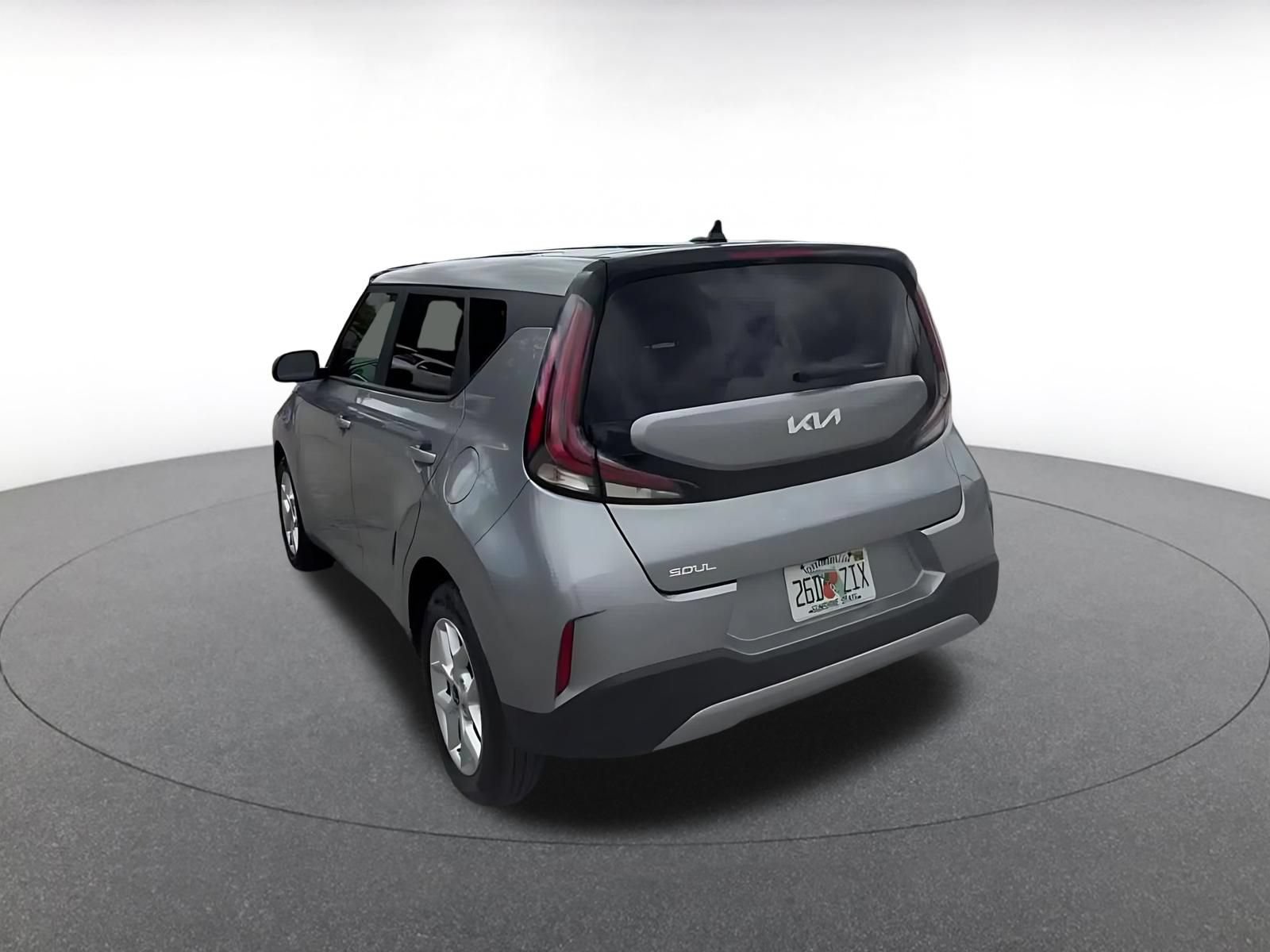 Used 2025 Kia Soul LX w/ LX Technology Package FWD image 11