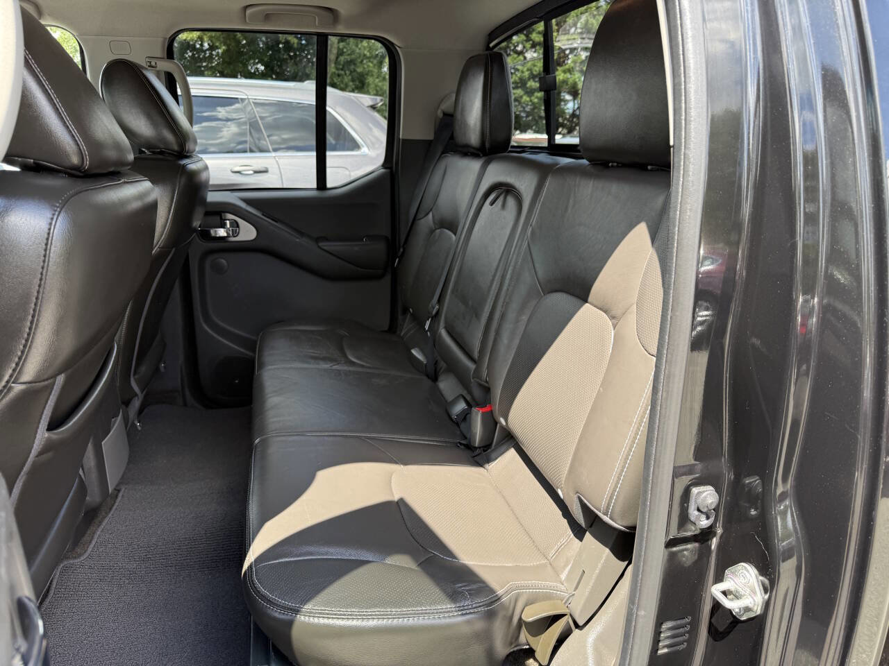 Used 2017 Nissan Frontier PRO-4X w/ Pro-4x Luxury Package image 11