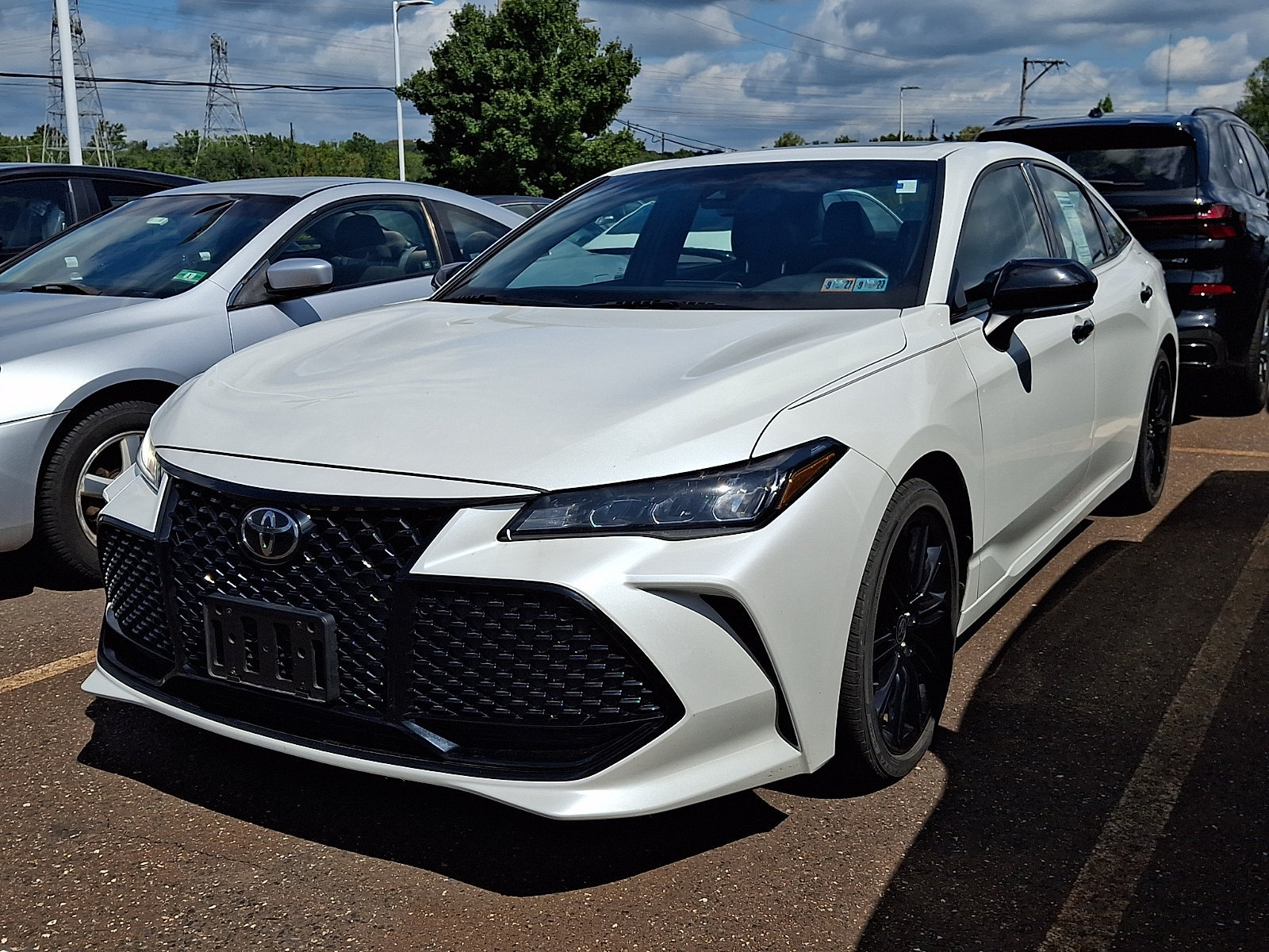 Used 2021 Toyota Avalon XSE FWD image 2