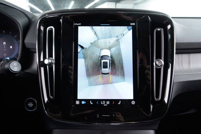 Certified 2025 Volvo XC40 B5 Core w/ Climate Package AWD/4WD image 17