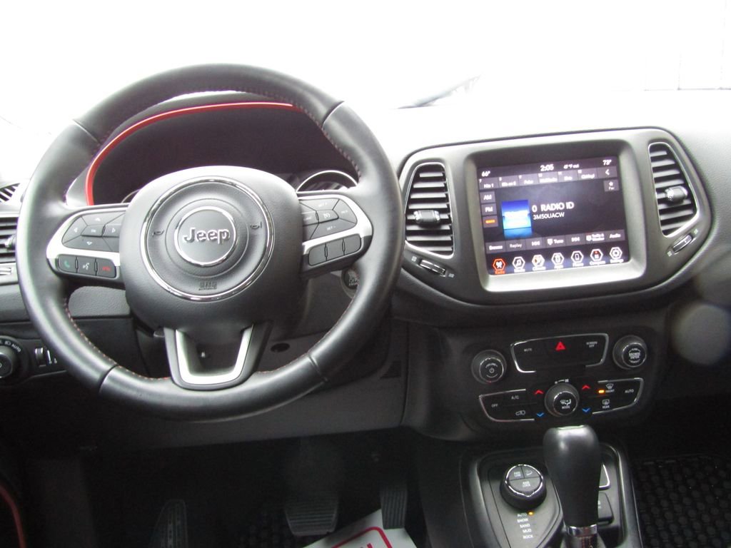 Used 2019 Jeep Compass Trailhawk image 5