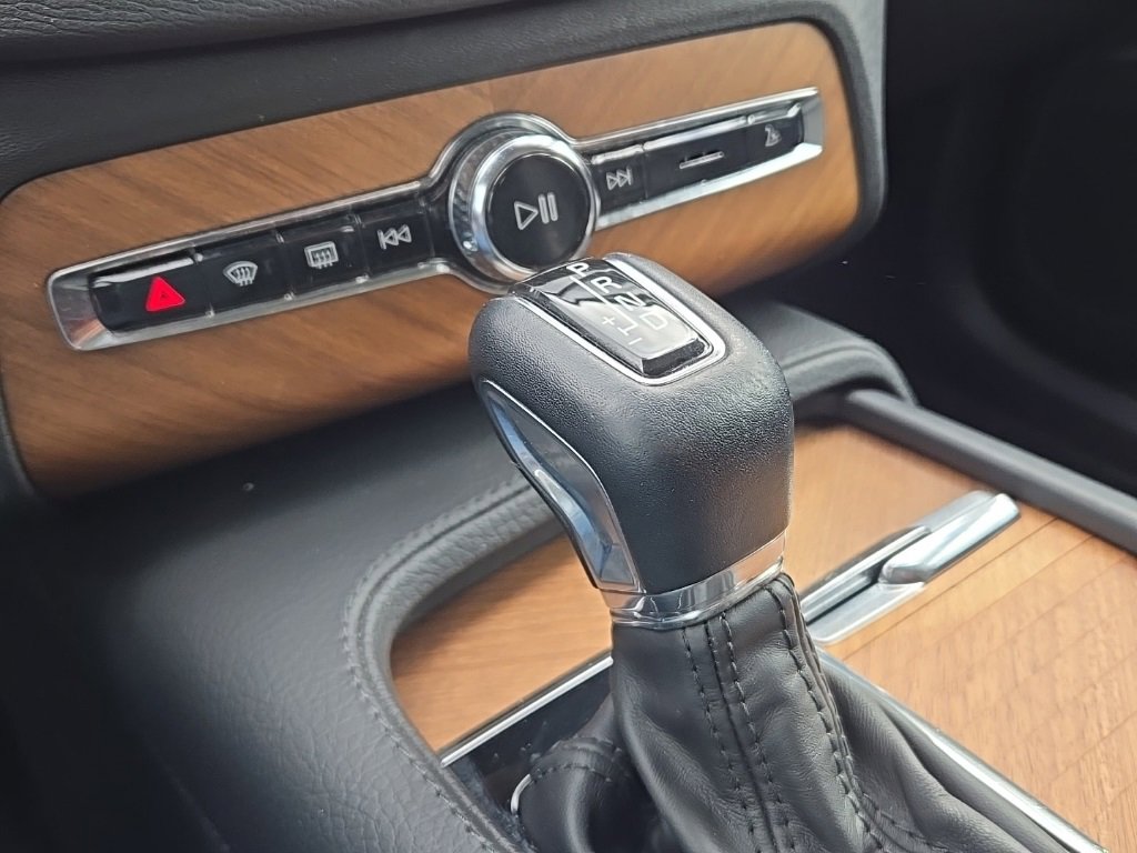 Used 2021 Volvo XC90 T6 Momentum w/ Climate Package image 17