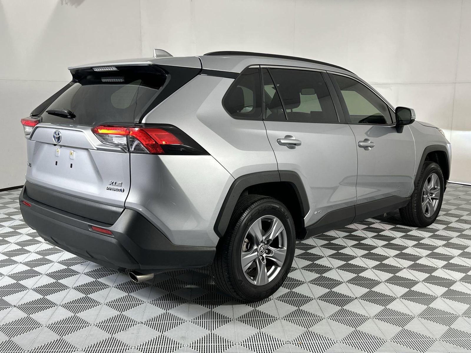 Used 2024 Toyota RAV4 XLE w/ Convenience Package AWD/4WD image 8