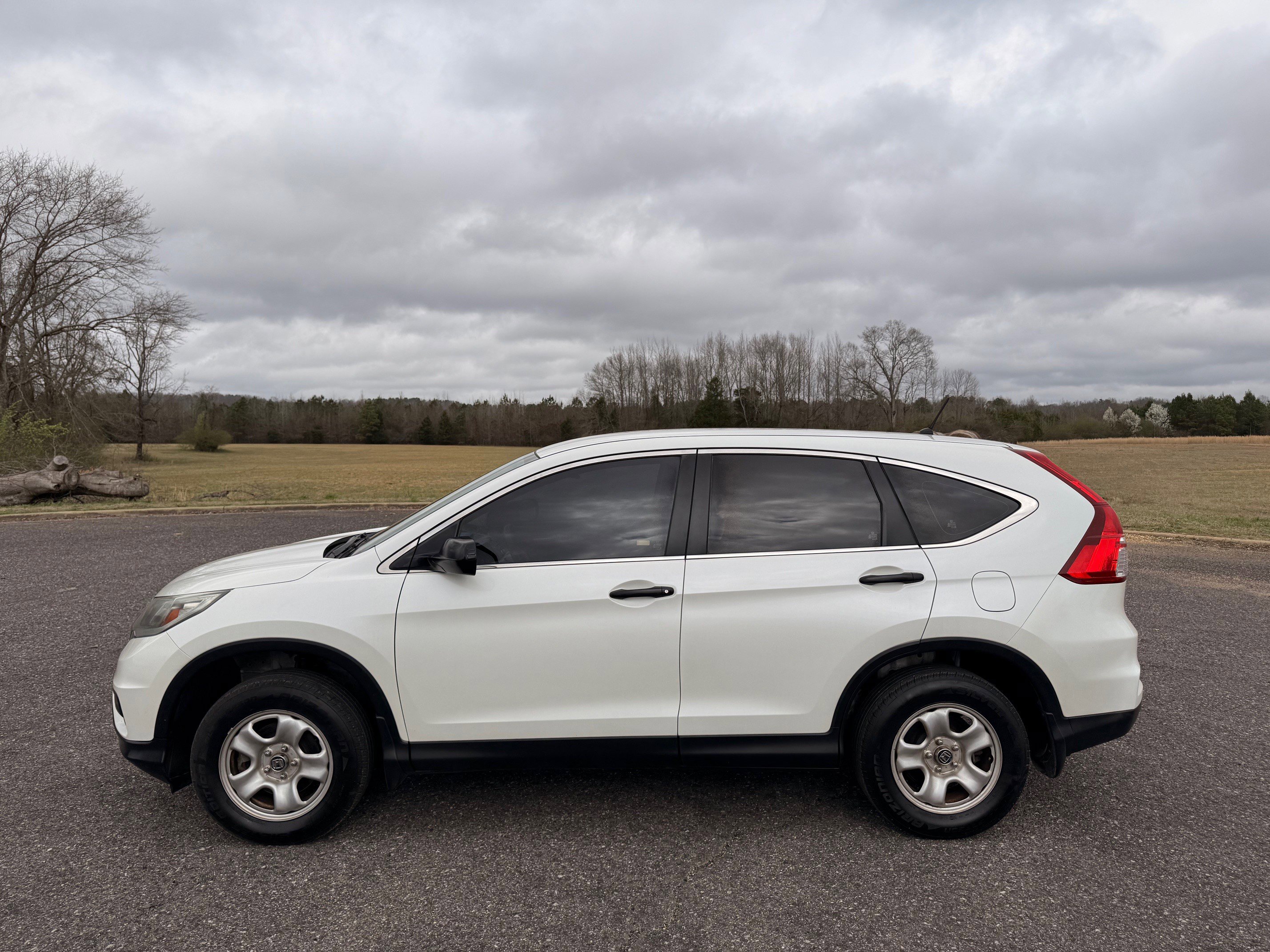 Used 2015 Honda CR-V LX image 2