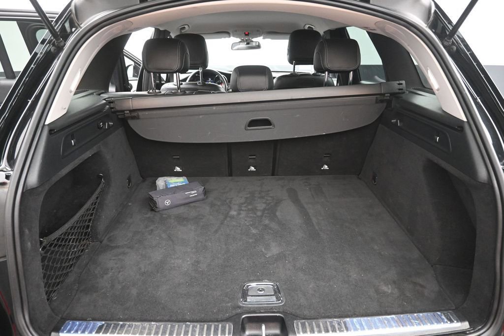 Used 2019 Mercedes-Benz GLC 300 image 2