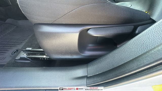 Used 2025 Toyota Corolla SE image 15