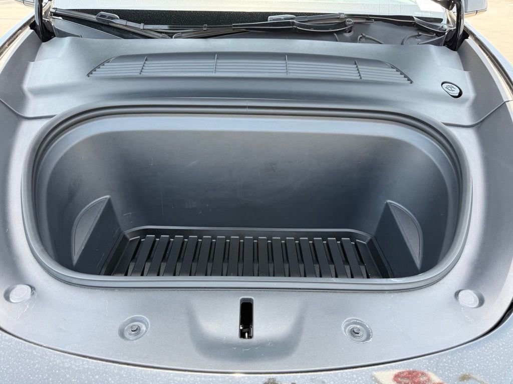 Used 2024 Tesla Model Y 2WD image 30