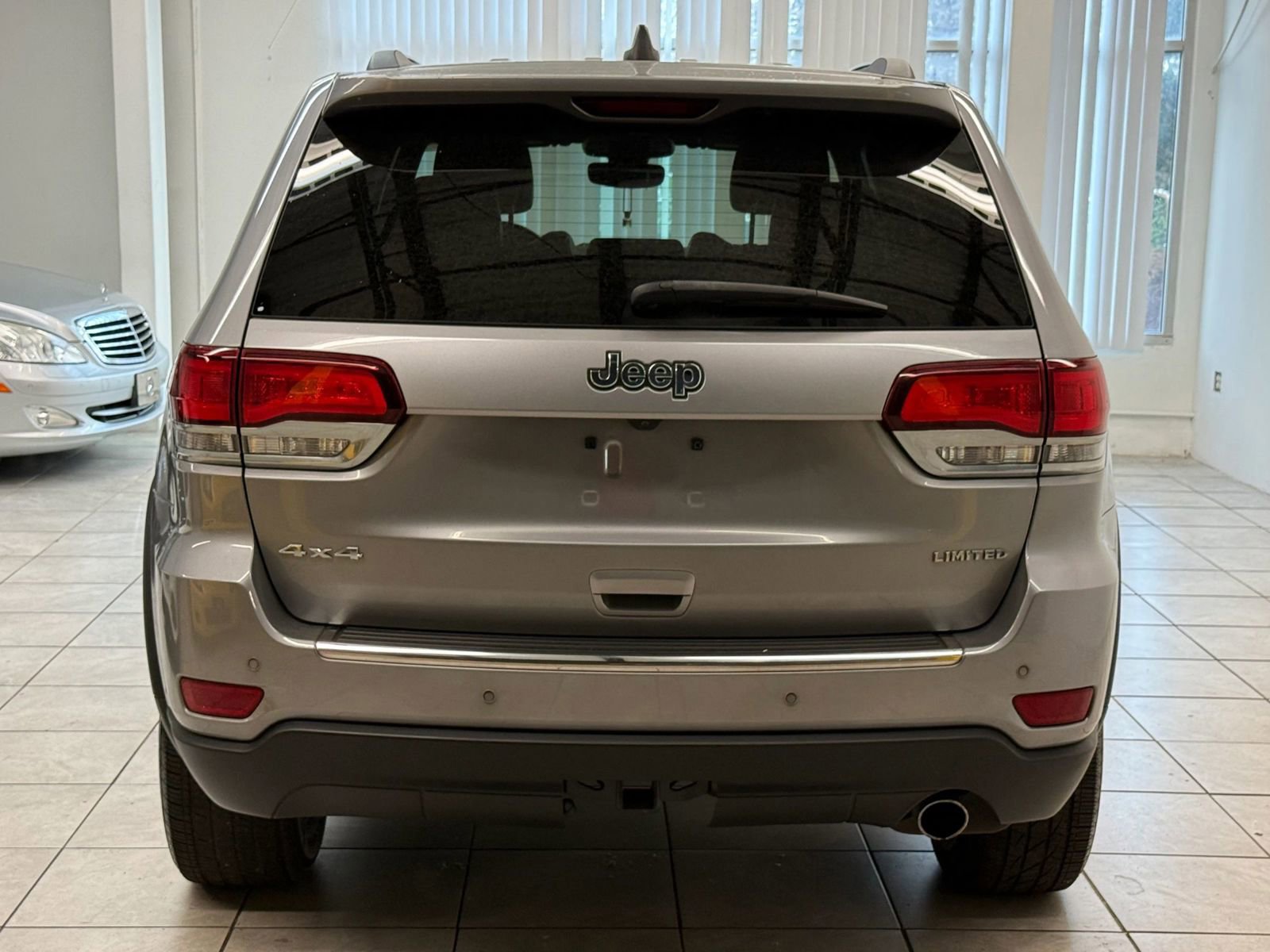 Used 2020 Jeep Grand Cherokee Limited AWD/4WD image 8