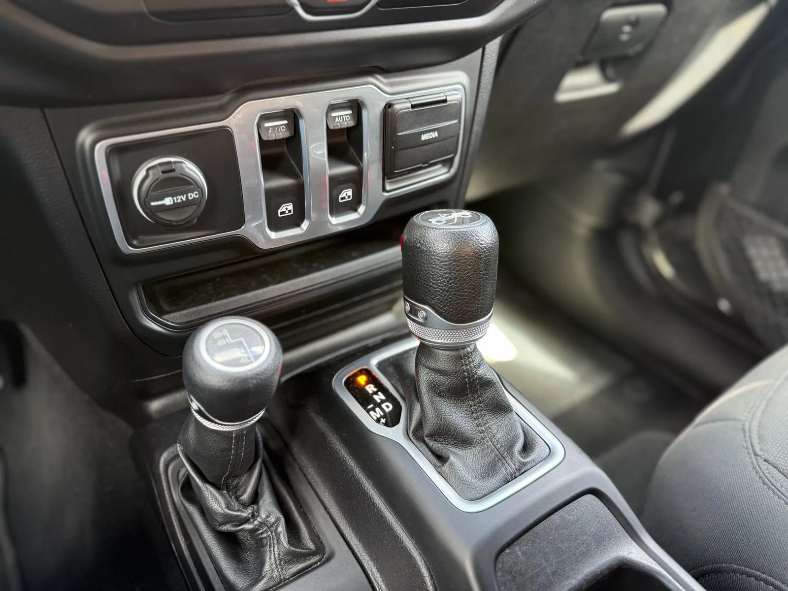 Used 2018 Jeep Wrangler Sport AWD/4WD image 19