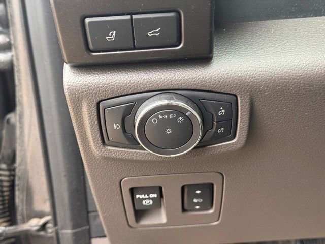 Used 2019 Ford Expedition Limited w/ Equipment Group 302A AWD/4WD image 16