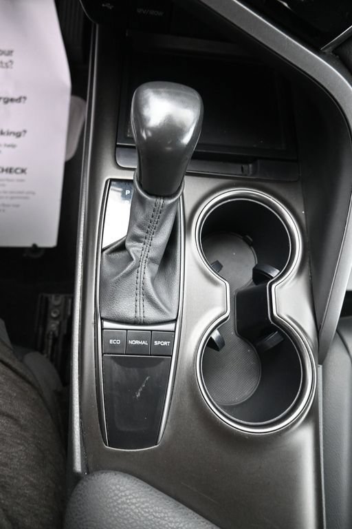 Used 2024 Toyota Camry SE FWD image 17