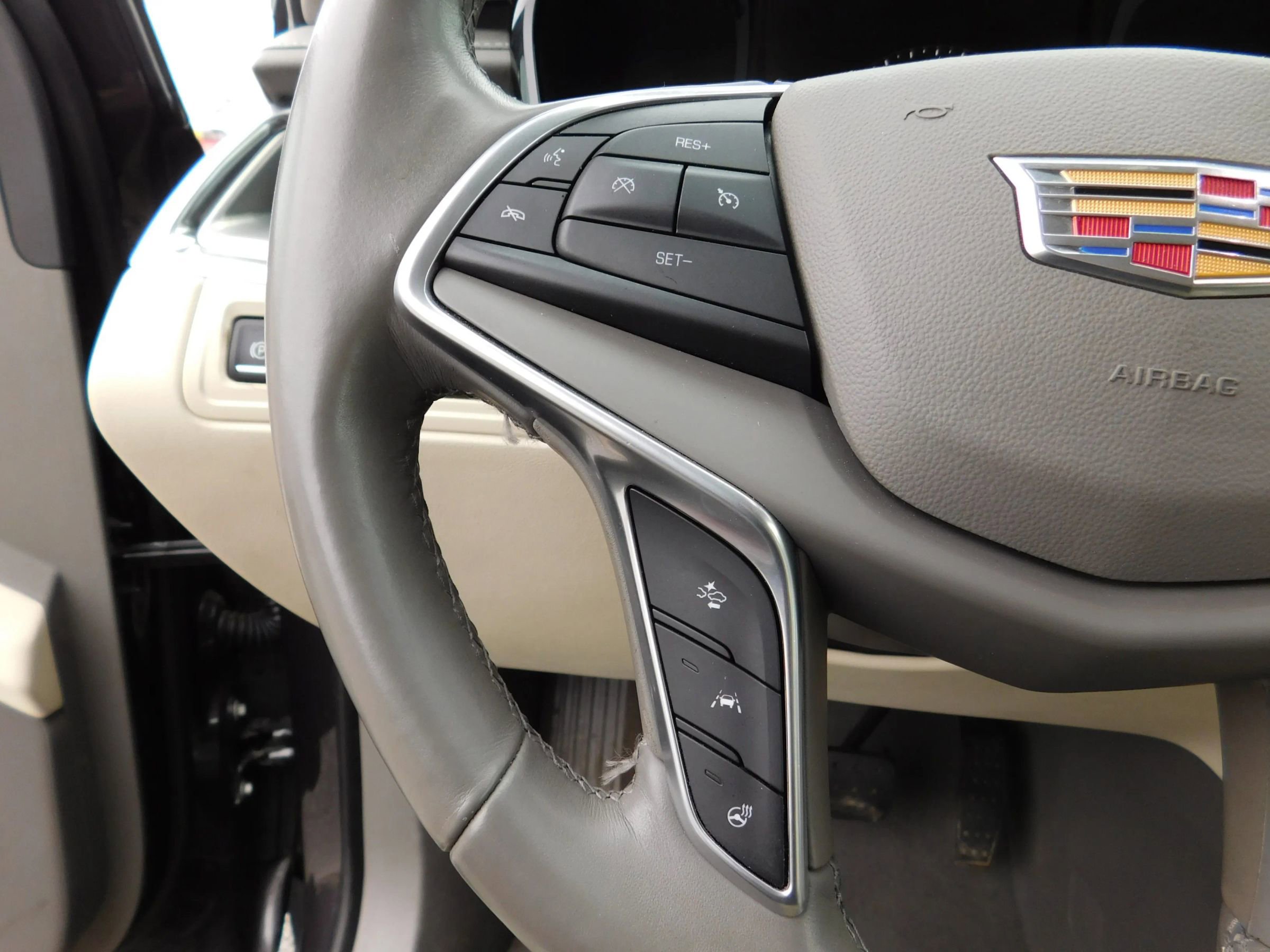 Used 2018 Cadillac XT5 Premium Luxury AWD/4WD image 24