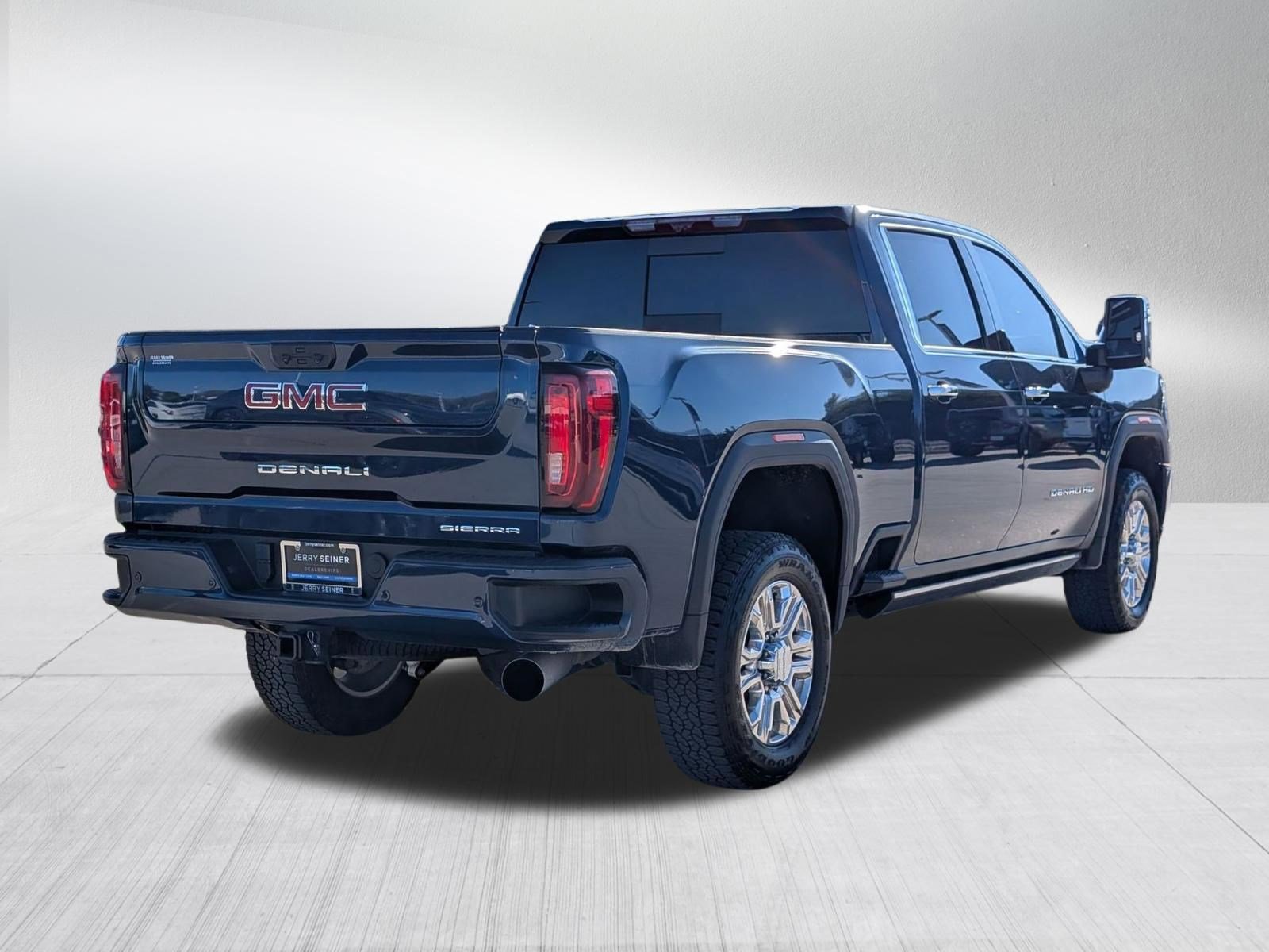 Used 2023 GMC Sierra 3500 Denali w/ Denali Ultimate Package image 6