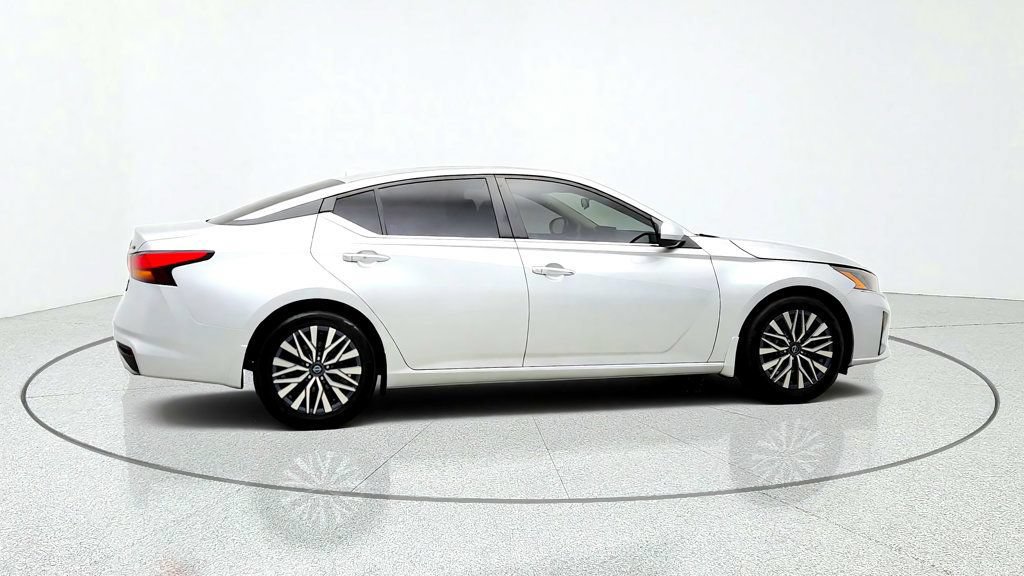 Used 2023 Nissan Altima 2.5 SV w/ SV Premium Package FWD image 4