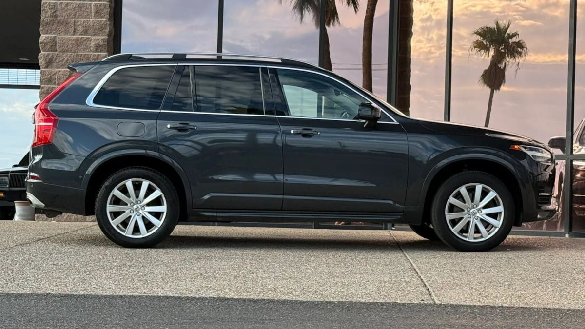 Used 2017 Volvo XC90 T6 Momentum w/ Vision Package AWD/4WD image 15