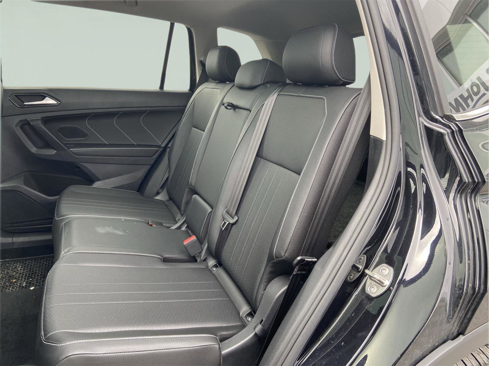 Used 2023 Volkswagen Tiguan SE image 17