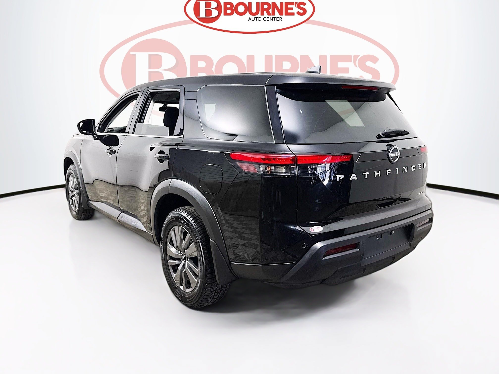 Used 2025 Nissan Pathfinder S AWD/4WD image 7