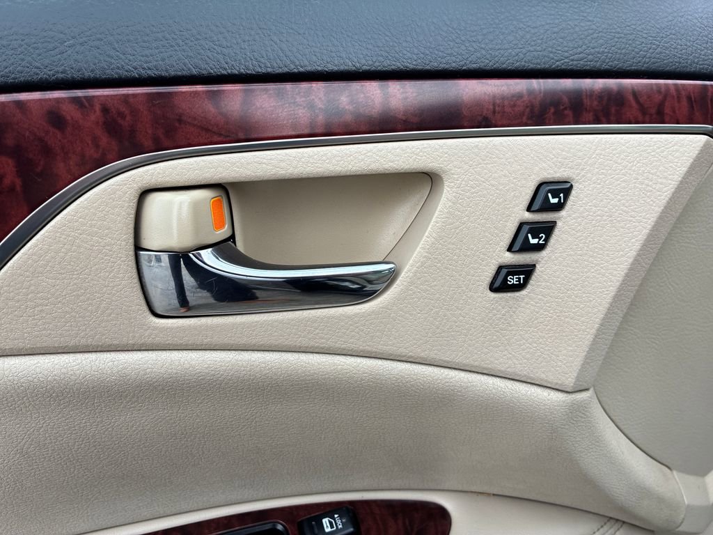 Used 2011 Toyota Avalon Limited image 14