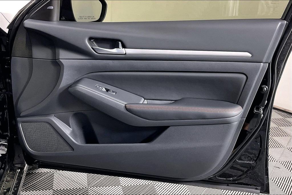 New 2026 Nissan Altima 2.5 SR w/ SR Premium Package FWD image 17