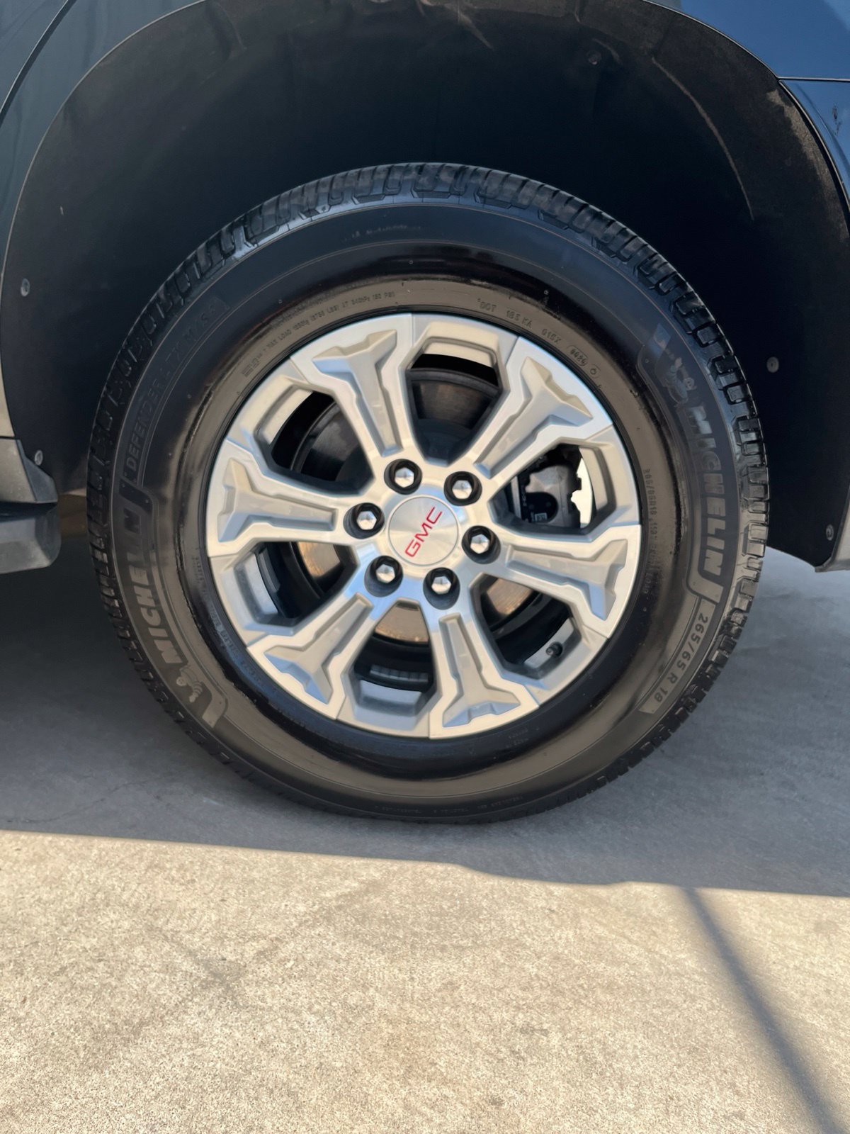 Used 2024 GMC Yukon SLE RWD image 25