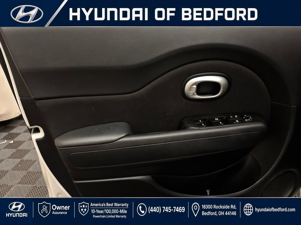 Used 2016 Kia Soul FWD image 12