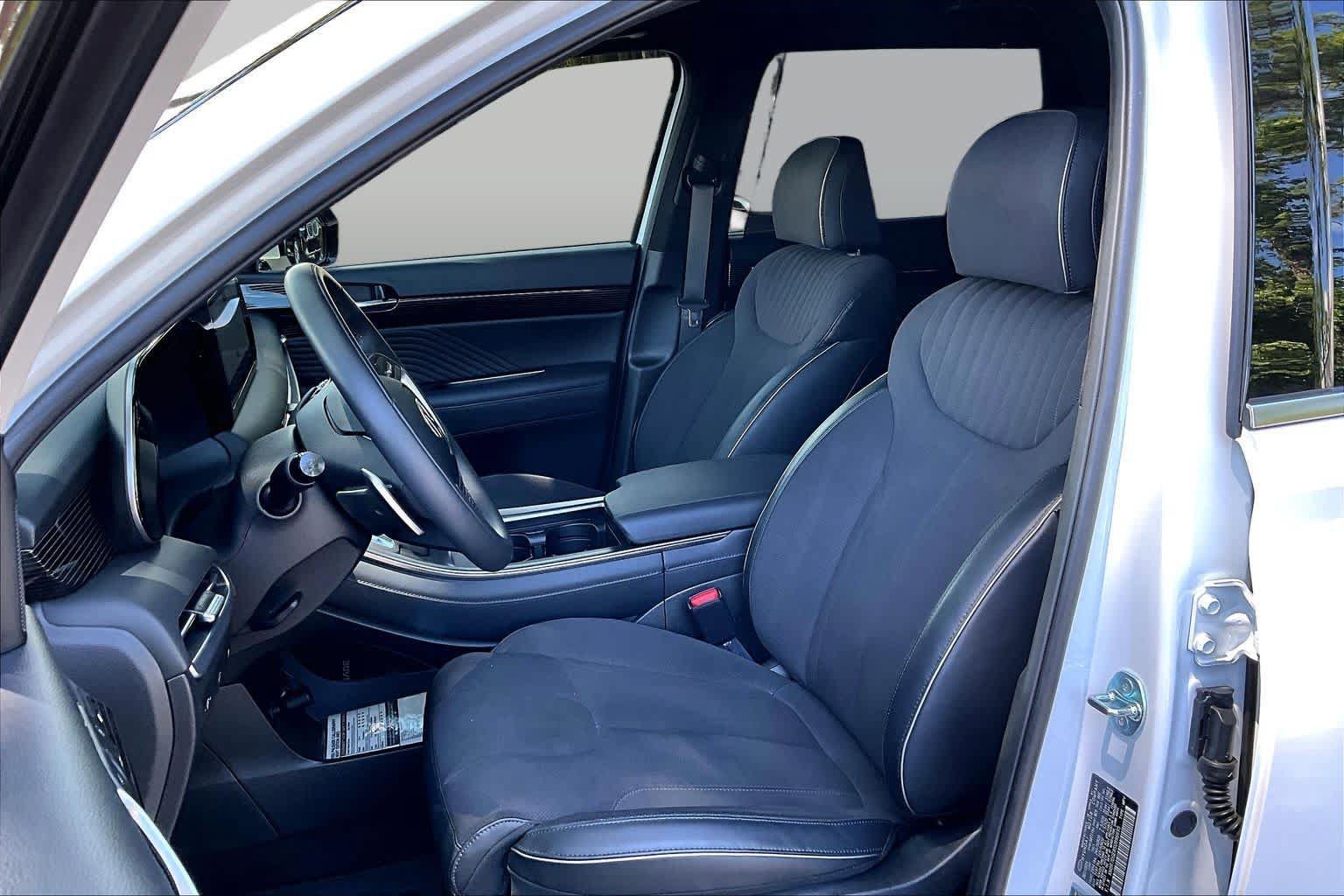 Used 2025 Hyundai Palisade Calligraphy AWD/4WD image 8