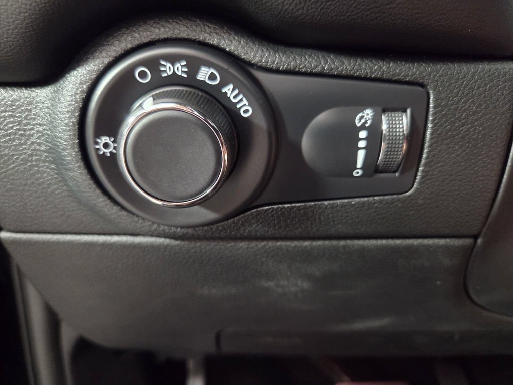 Used 2025 Dodge Durango GT w/ Blacktop Package AWD/4WD image 18