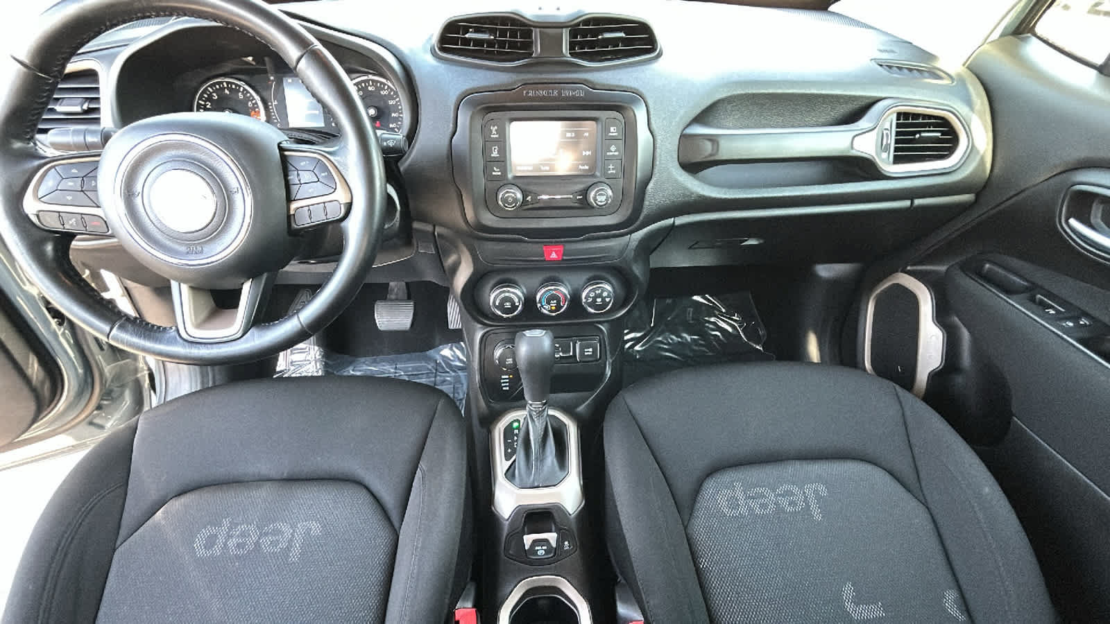 Used 2017 Jeep Renegade Latitude AWD/4WD image 26