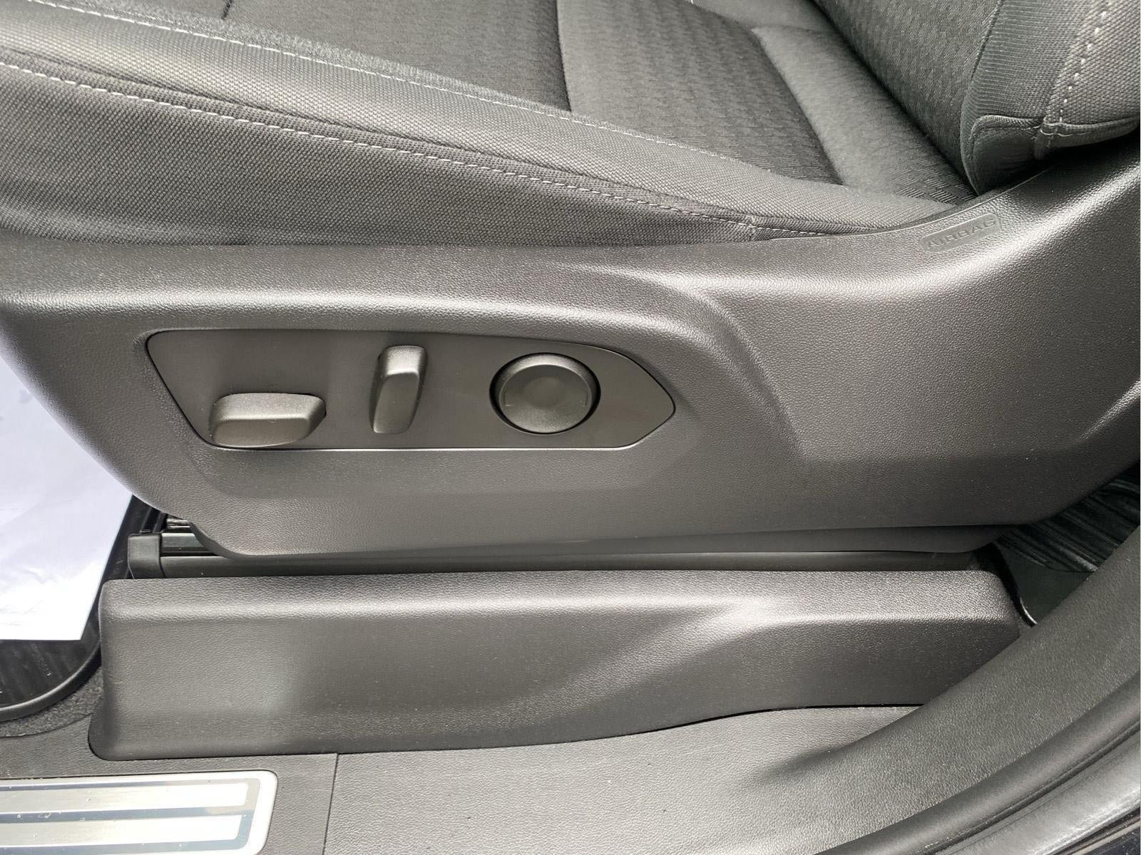 Used 2023 Chevrolet Silverado 1500 LT AWD/4WD image 18
