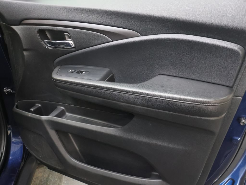 Used 2022 Honda Pilot Sport image 11