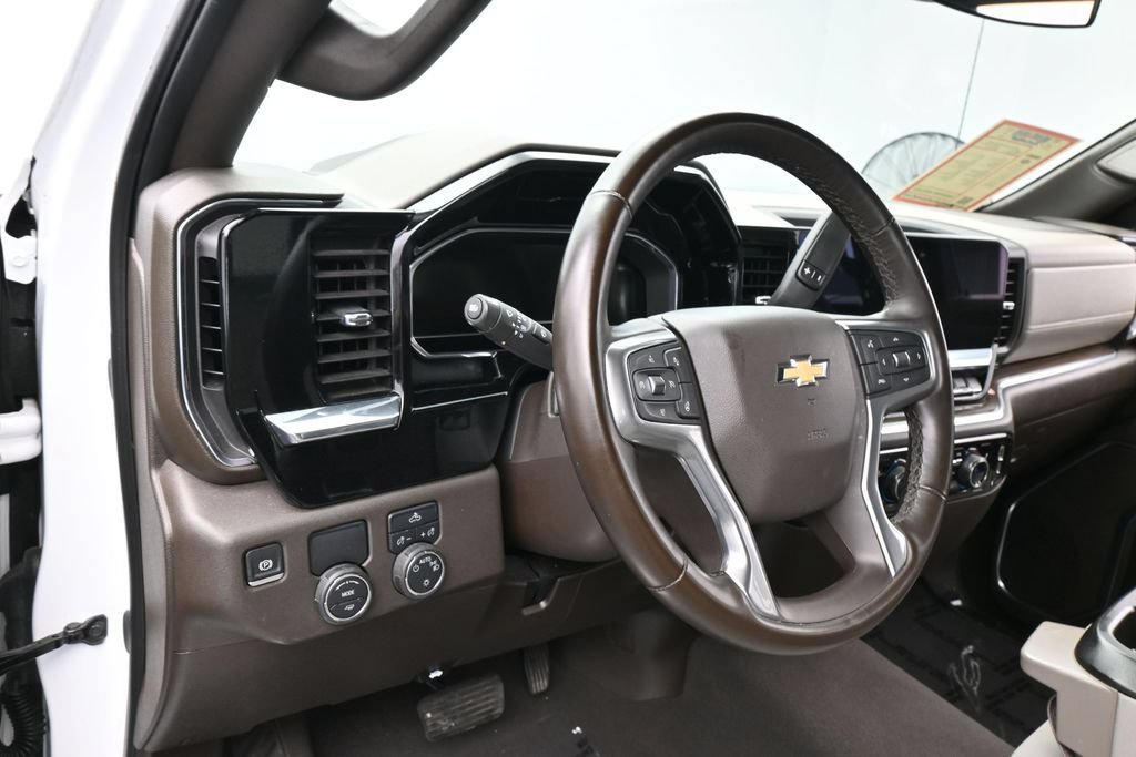 Used 2025 Chevrolet Silverado 1500 LT RWD image 15