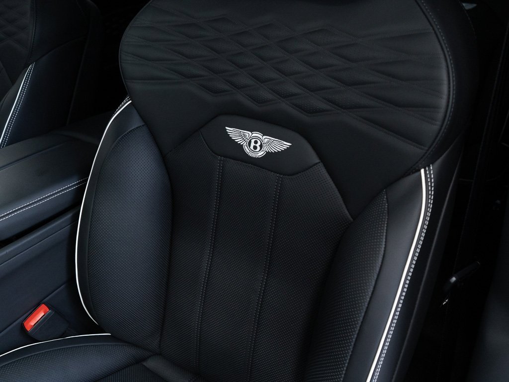 Certified 2025 Bentley Bentayga Extended Wheelbase image 18