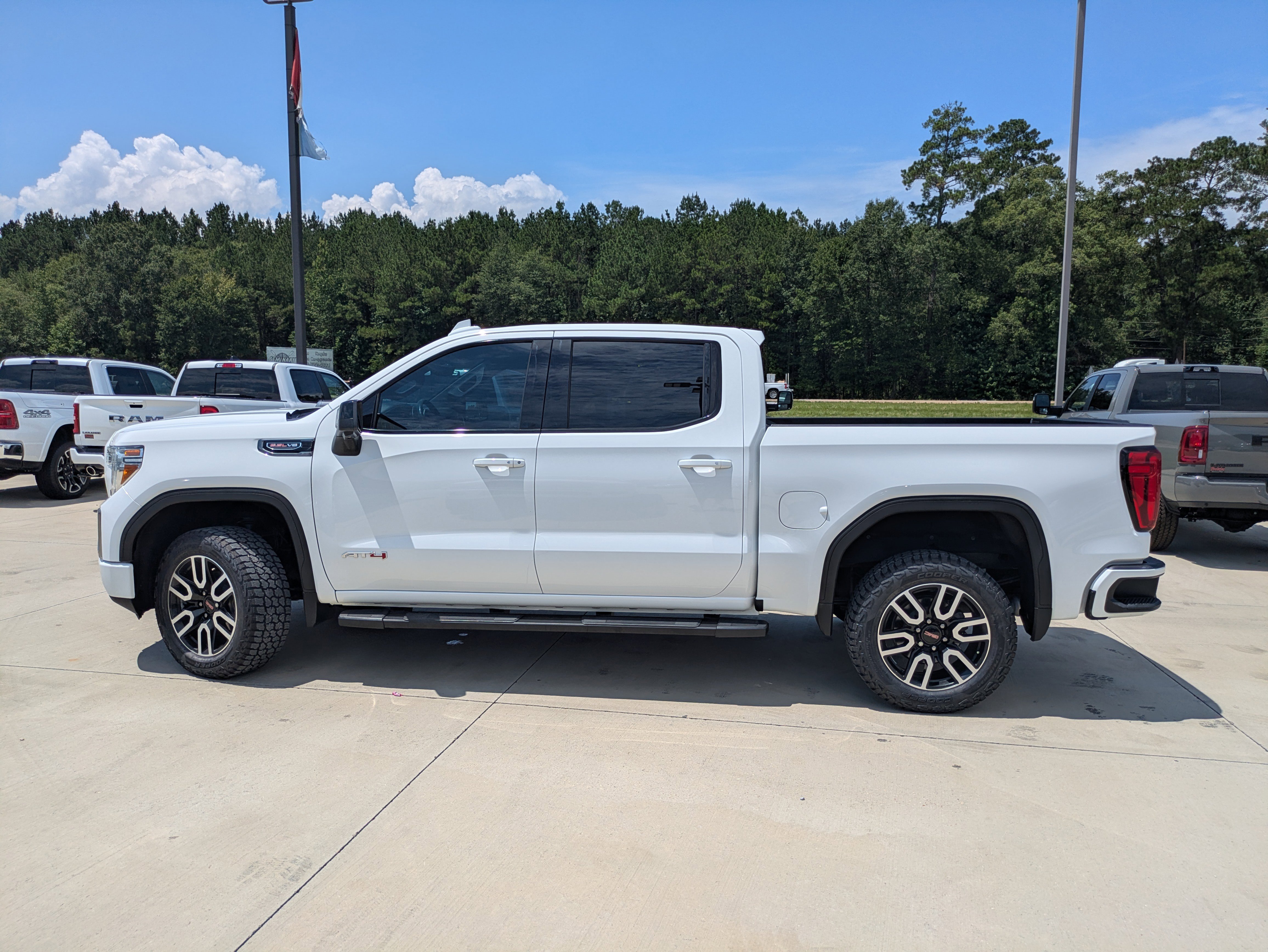 Used 2020 GMC Sierra 1500 AT4 w/ AT4 Premium Package image 5