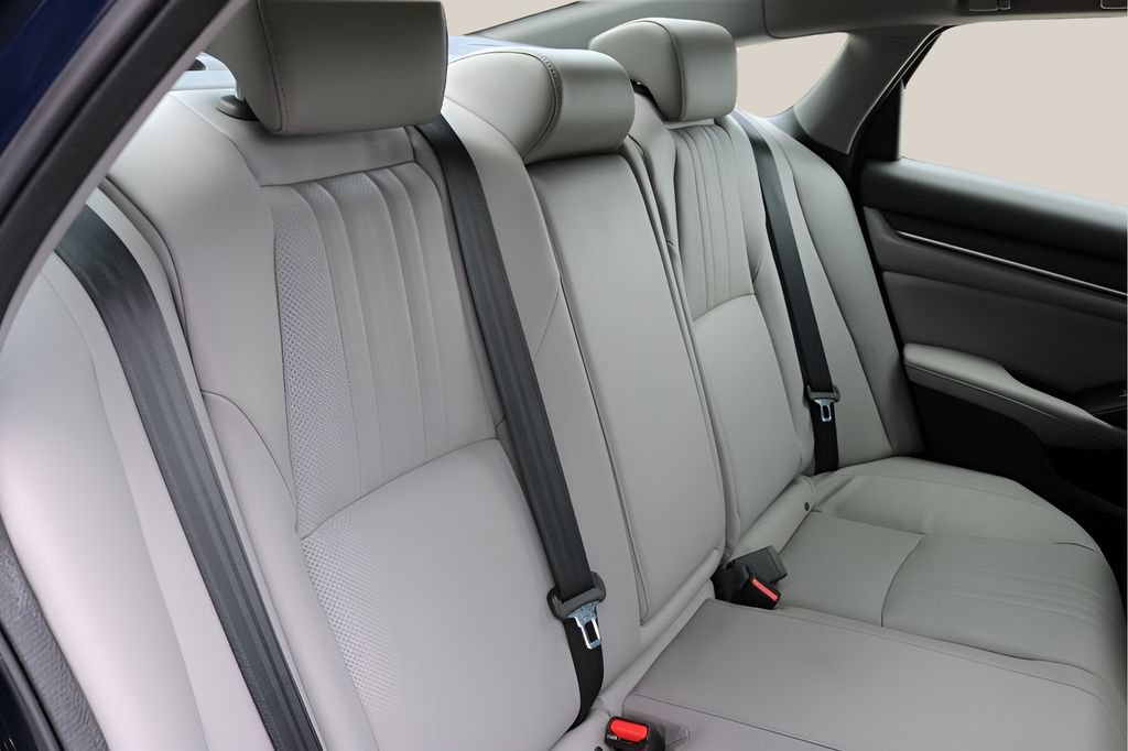 Used 2018 Honda Accord Touring image 17